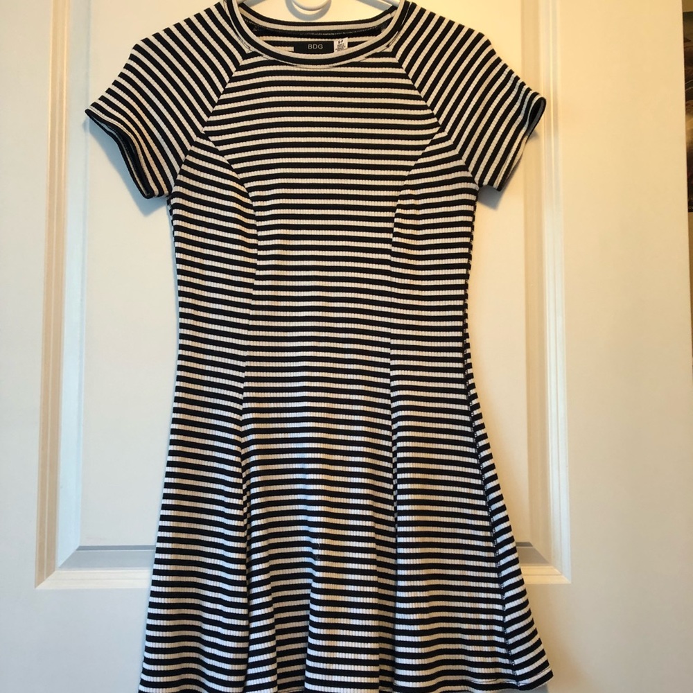 Black and white BDG dress👗